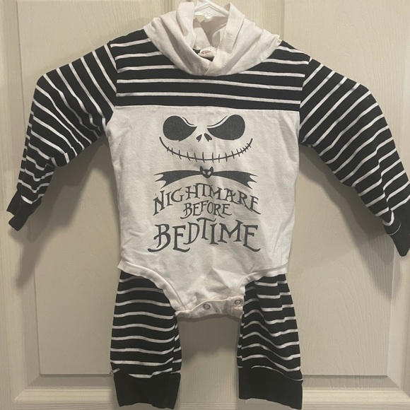 12 months Nightmare Before Christmas Outfil - Picture 1 of 1